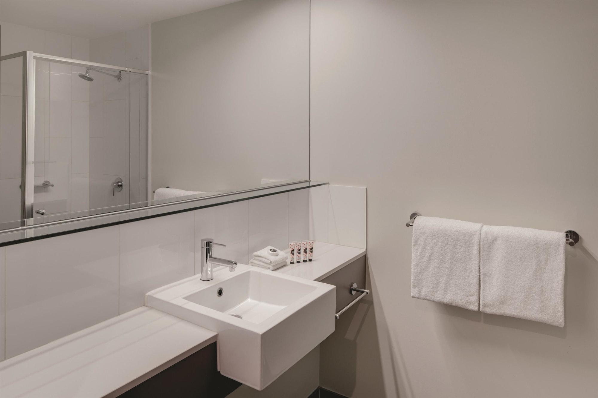 Travelodge Hotel Melbourne Docklands Ngoại thất bức ảnh